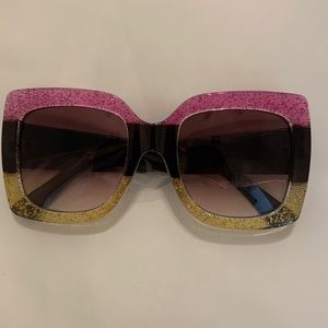 70’s inspired oversized sunglasses